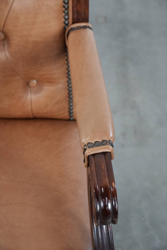 Image 1 of Rundleren en houten swiffel en tilt chesterfield bureaustoel in Engelse stijl op wieltjes