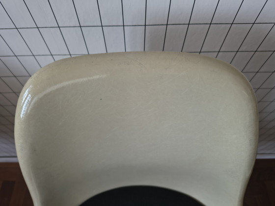 Image 1 of 3 x Eames Miller DSX stacking base fiberglass