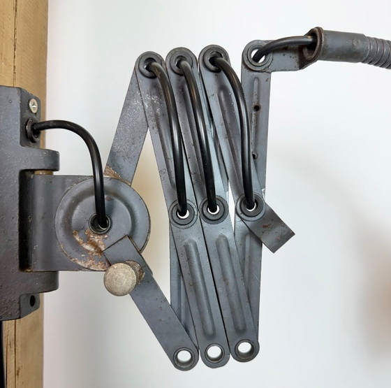 Image 1 of Grijze industriële wandlamp met flexibele arm van Elektroinstala, jaren 60.