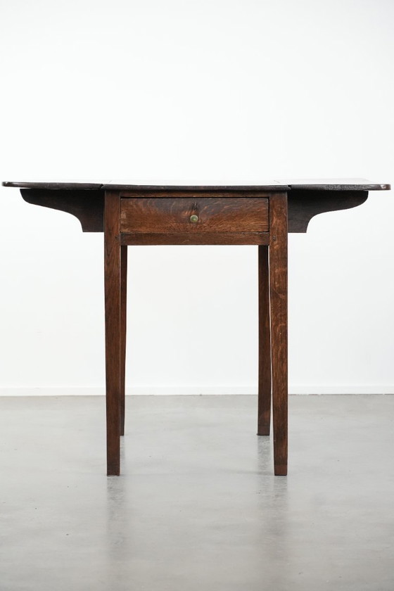 Image 1 of Antique English drop-leaf side/dining table made of oak from the 19th century with a drawer.