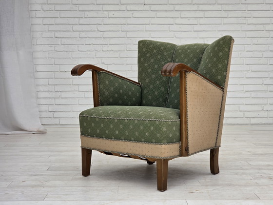 Image 1 of 1950er Jahre, dänischer Sessel, original grün/beiger Möbelwollstoff, Eichenholz.