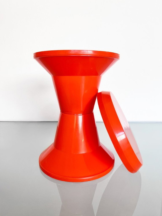 Image 1 of Vintage oranje 70s Giganplast Italy plastic kruk
