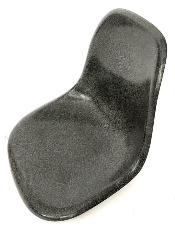 Image 1 of 1 x Shell Elephant Grey | Vintage Eames Fiberglass Side Chair Shell | Herman Miller | Alleen de shell