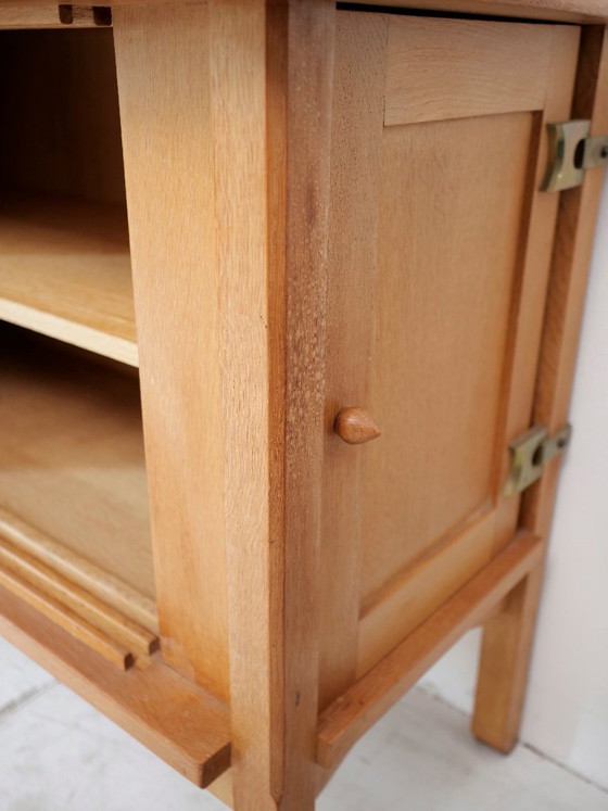 Image 1 of Dressoir van Guillerme en Chambron in licht eikenhout, brutalistische stijl