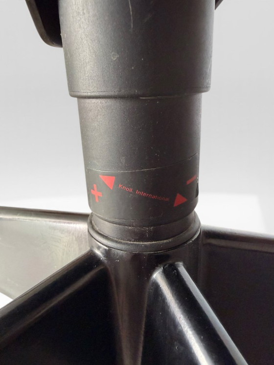 Image 1 of Richard Sapper bureaustoel voor Knoll - Zwart leer op glijders, circa 1979