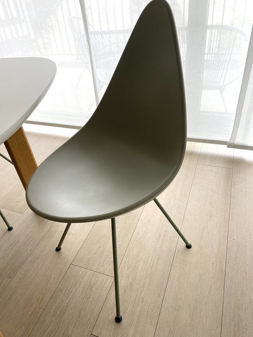 Fritz Hansen Analog table and 6 drop chairs Fritz Hansen