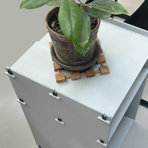 1X Comodino/Tavolino laterale in alluminio AVA N.01 (campione) – nachtkastjes, Aluminium (photo 2 of 9)