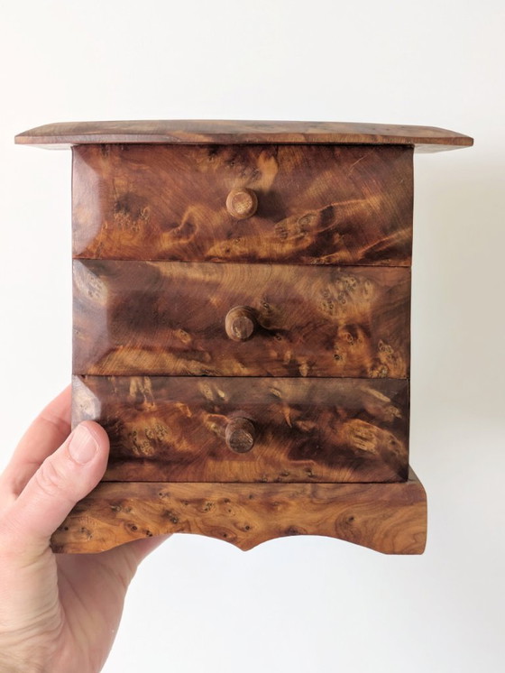 Image 1 of Boîte à bijoux en bois de ronce du milieu du siècle, Mini coffre fait à la main