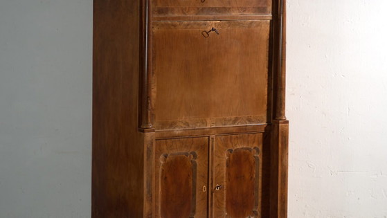 Antico secretaire Biedermeier in legno di noce – Austria, circa 1840 – Scrivanie, Brass (photo 3 of 40)
