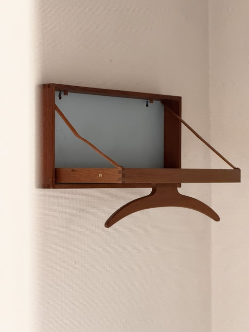 Porte-manteau mural vintage en teck au design danois conçu par Adam Hoff & Poul Østergaard