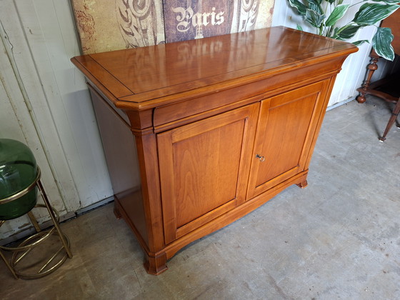 Image 1 of Comò classico inglese, credenza, console a muro con leggeri segni d'uso, dimensioni 123x52 cm e altezza 90 cm.

