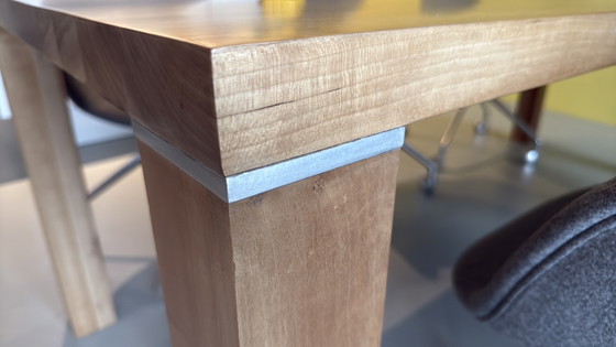 Image 1 of Table de salle à manger en merisier massif