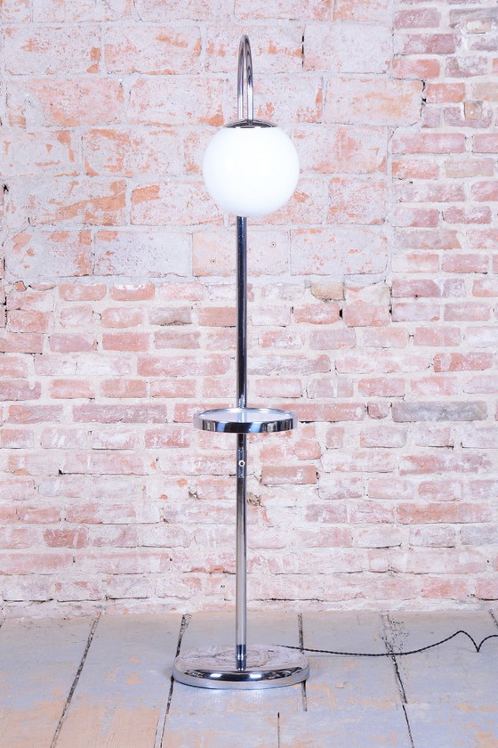 Gerestaureerde Bauhaus vloerlamp, chroom, staal, opaal melkglas, Tsjechisch, jaren 1930 – Vloerlampen, Metal (photo 5 of 14)