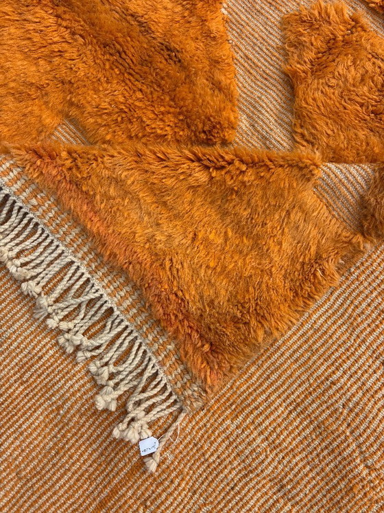 Image 1 of Handgeknüpfter marokkanischer Mrirt-Teppich – Wollteppich in gebranntem Orange, 200 x 300 cm – Moderner, strukturierter Teppich
