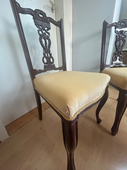 Due bellissime sedie classiche