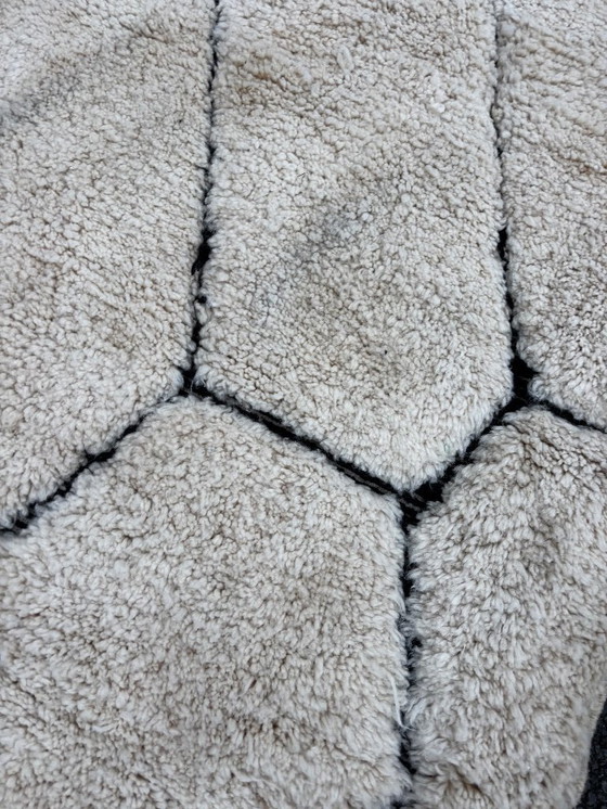 Image 1 of Tapis berbère marocain de luxe en laine 200x300 cm – Tapis berbère blanc et noir