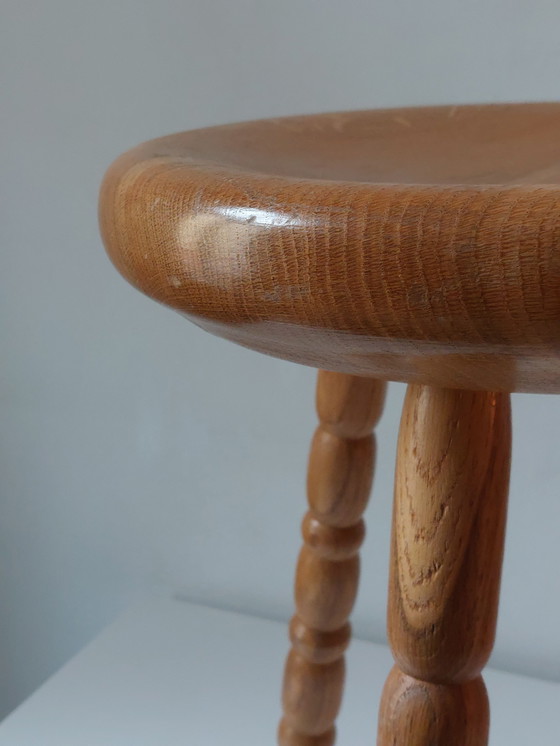 Image 1 of Sgabello vintage in legno di metà secolo, seduta spessa, gambe tornite