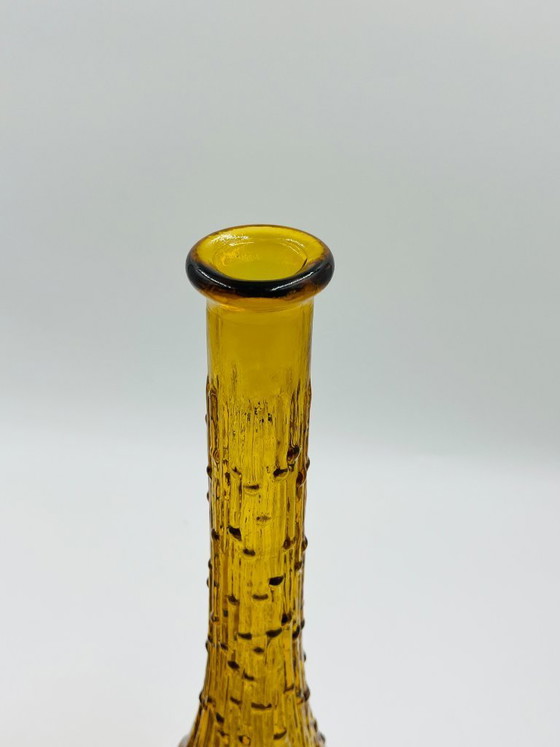 Image 1 of Set van twee vintage Empoli-flessen van getextureerd amberkleurig glas.