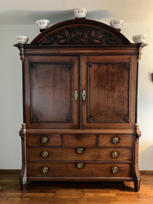 Antique Drenthe cabinet in perfect condition