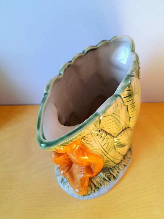 Image 1 of Pichet en barbotine singe