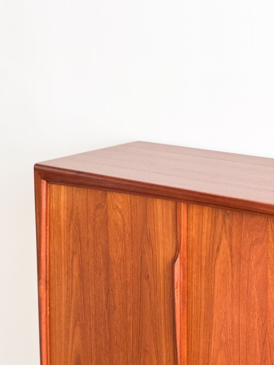 Image 1 of Buffet haut danois du Mid Century en teck par Axel Christensen Odder pour Odder Møbler