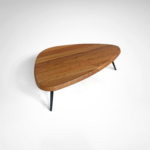 Table basse en noyer Mexique par Charlotte Perriand pour Cassina 2015