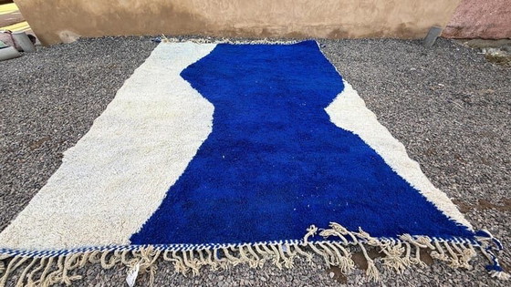 Alfombra tradicional marroquí hecha a mano, azul y blanca, tamaño 250/350 cm. – Ahrend, Wool (photo 9 of 10)