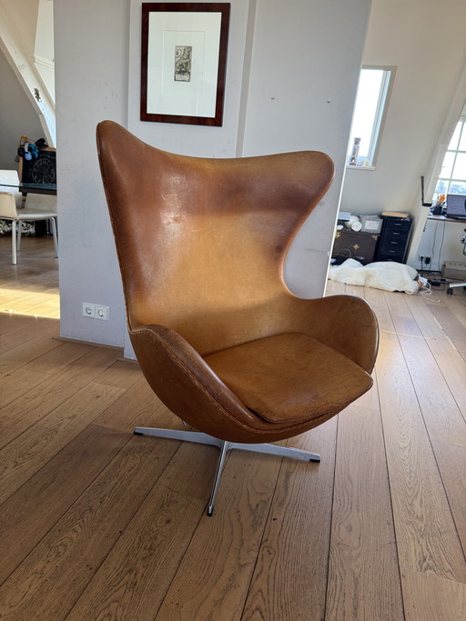 Arne Jacobsen Egg Chair – Fritz Hansen – Vintage leer donker walnoot – Designklassieker