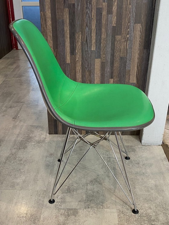 Image 1 of Sedia in fibra di vetro, rivestimento in vinile, stile DSR Eiffel, verde/greige, vintage Eames/Herman Miller, anni '50/'60/'70