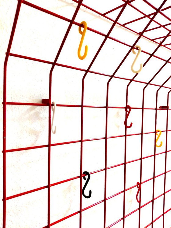 Image 1 of Karl Fichtel 1950er Wandgarderobe in Rot