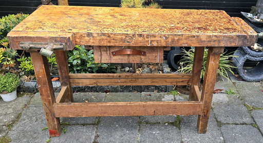 Very nice antique wooden (ship's) workbench
Very good condition and working rotating parts.

Dimensions
DEPTH: 60
H