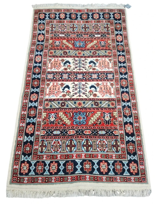 Handgeknüpfter, fröhlicher orientalischer Wollteppich mit Blumen- und Tiermotiven, Tunesien, 90 x 155 cm