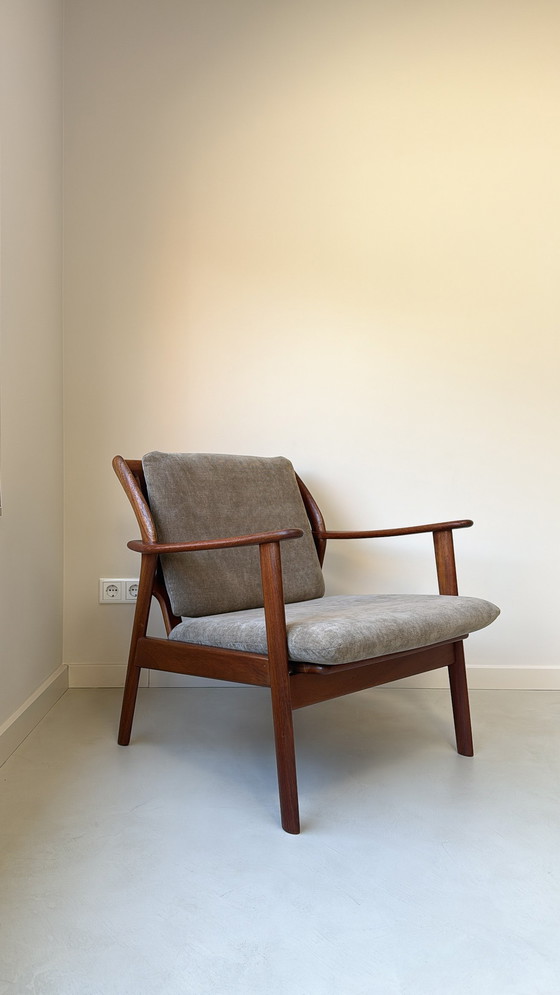 Image 1 of Fauteuil vintage en teck