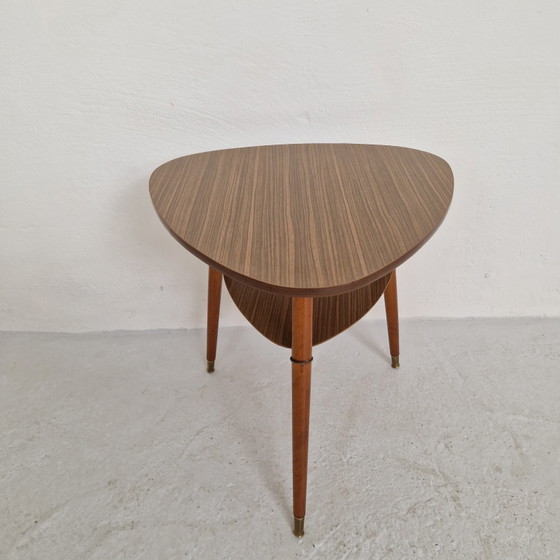 Image 1 of Jolie table d'appoint vintage marron années 70