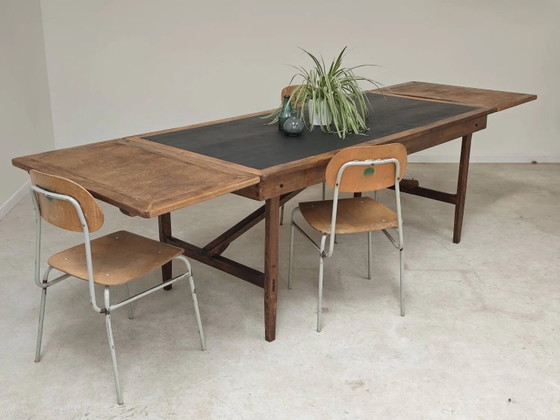 Tavolo pieghevole da officina vintage in rovere con piano nero patinato a mano. – Tavoli da pranzo (photo 6 of 37)