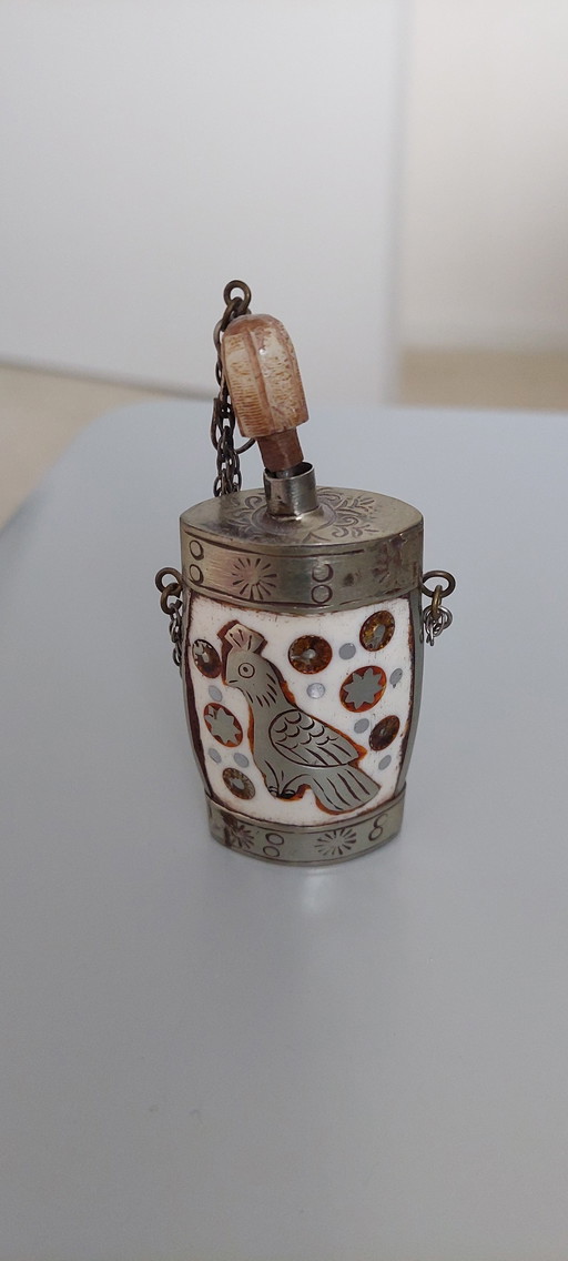 Oriëntaals met been verwerkt parfumflesje 