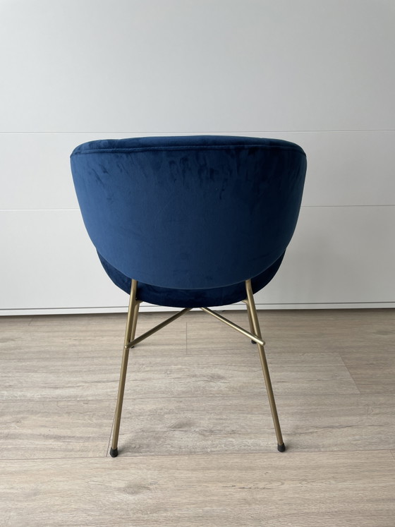 Image 1 of 2x IKER CHERI Samtstühle, marineblau mit Messingbeinen