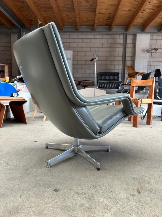 Image 1 of Sillón de salón giratorio Artifort F152