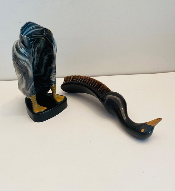 Image 1 of 2 Vintage Engelse borstels, als eend