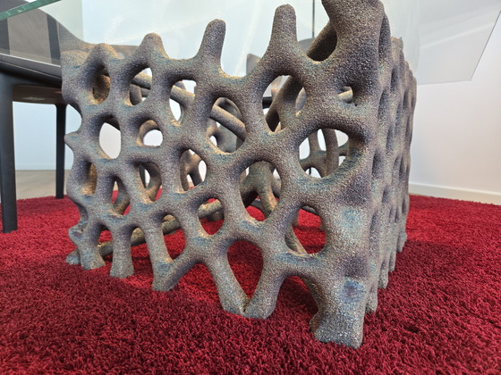 Image 1 of Tavolino lounge unico al mondo stampato in 3D, 55x55 cm, in acciaio inossidabile color arcobaleno