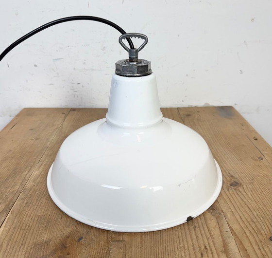Image 1 of Industriële witte geëmailleerde fabriekshanglamp van Benjamin USA, jaren 60