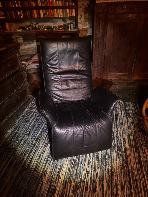 Fauteuils de relaxation pivotant et inclinable en cuir noir vintage années 80