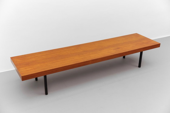 Image 1 of Banco de nogal de mediados de siglo con patas de metal, década de 1960