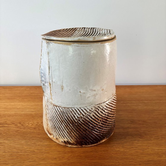 Image 1 of Jarrón o maceta grande y singular con tapa, obra de Petri Voet, década de 1990.