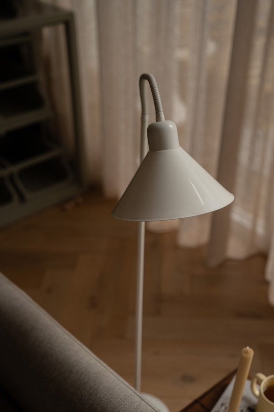 Image 1 of Lampada da terra vintage in metallo bianco