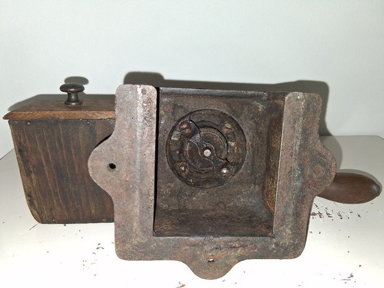 Image 1 of Molinillo de café Peugeot Frères antiguo de hierro fundido modelo A00