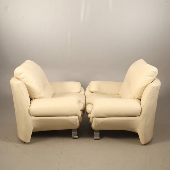 Image 1 of Paire de fauteuils lounge contemporains — Similicuir, style moderne et généreux