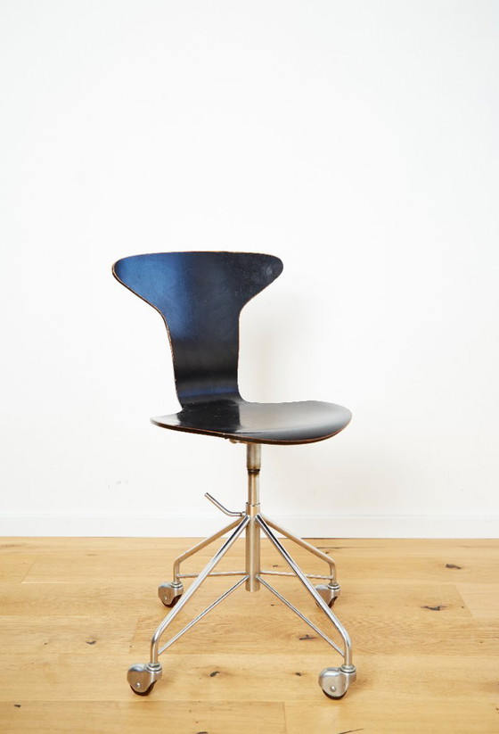 Image 1 of Page 1 of 15 Arne Jacobsen 3115 Mosquito Office Chair for Fritz Hansen