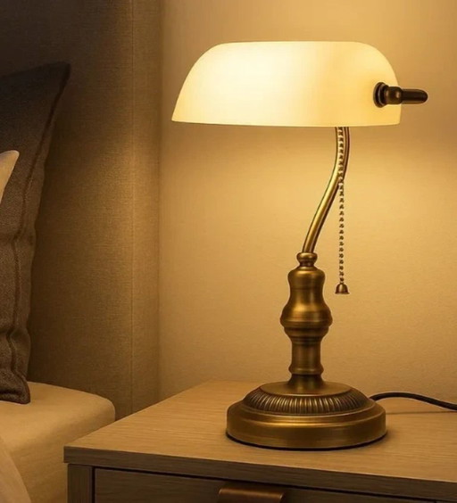 weiße Bankierslampe