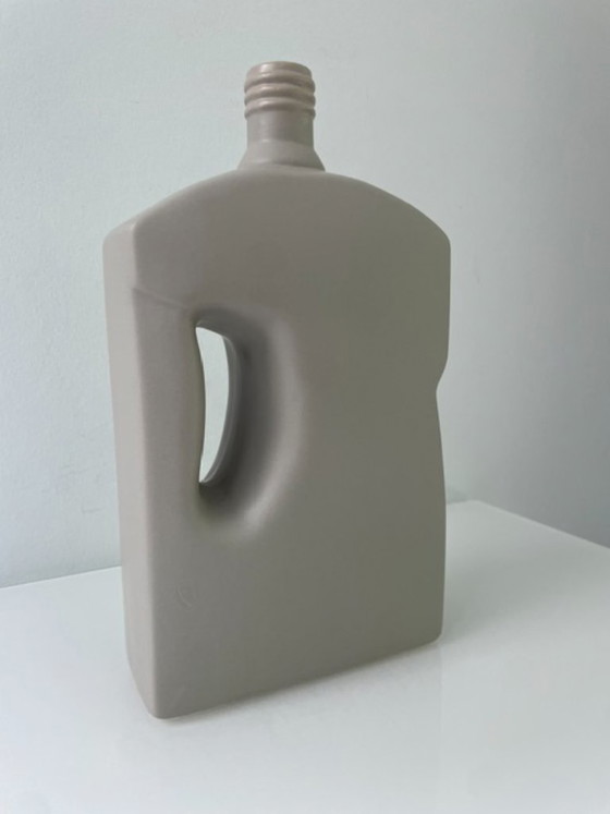Image 1 of Keramikvase in Form einer Waschmittelflasche
